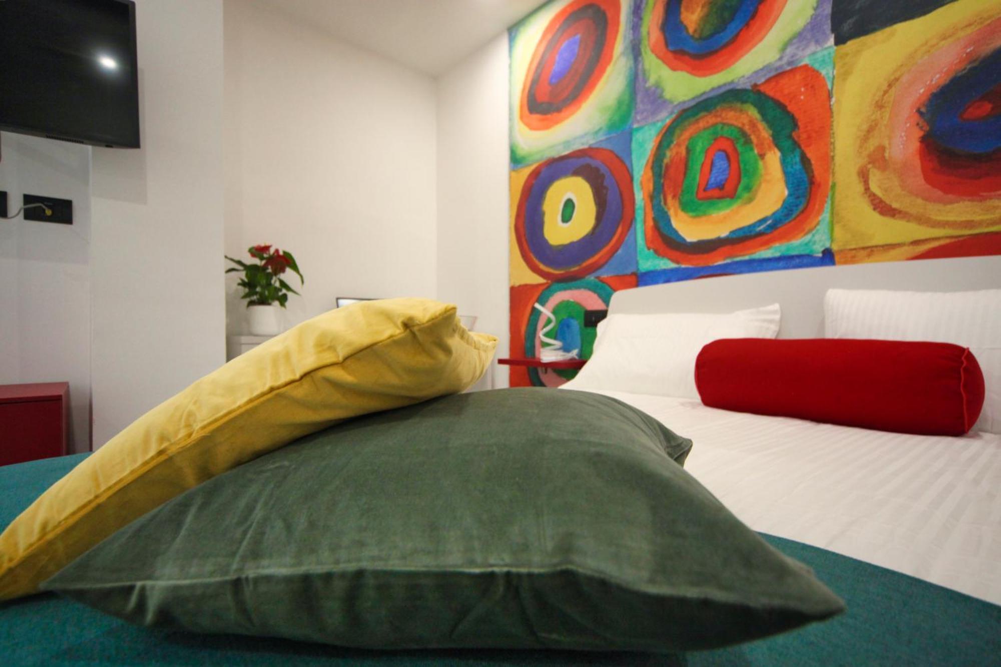 Hotel Be-Coloured Nápoles Habitación foto